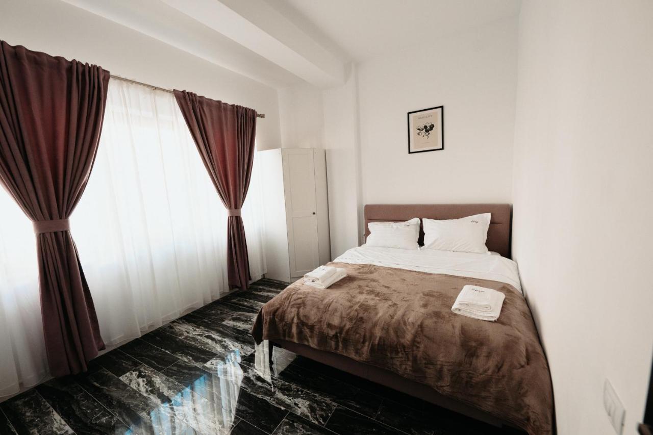 Luxury Cozy Apartments - City Center Suceava Exterior photo