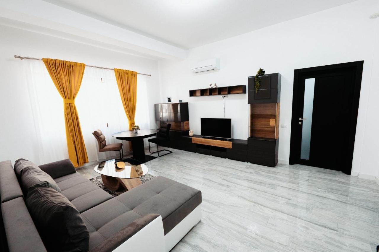 Luxury Cozy Apartments - City Center Suceava Exterior photo