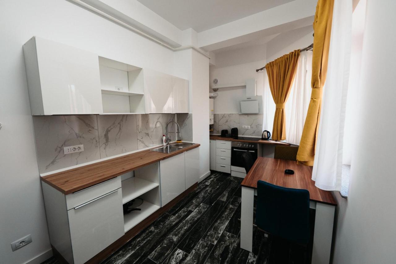 Luxury Cozy Apartments - City Center Suceava Exterior photo