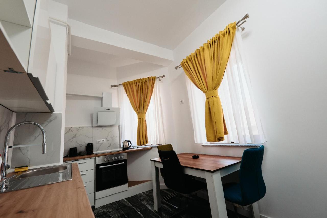 Luxury Cozy Apartments - City Center Suceava Exterior photo