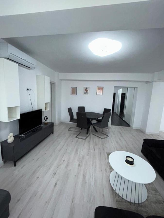 Luxury Cozy Apartments - City Center Suceava Exterior photo