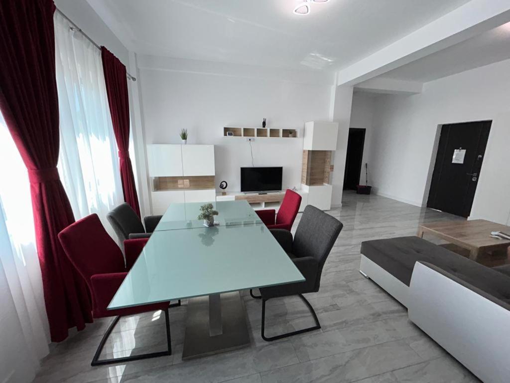 Luxury Cozy Apartments - City Center Suceava Exterior photo